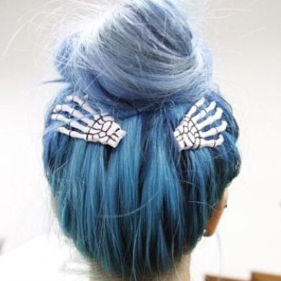 Large Skeleton Hand Hair Clips - Picture 5 of 9